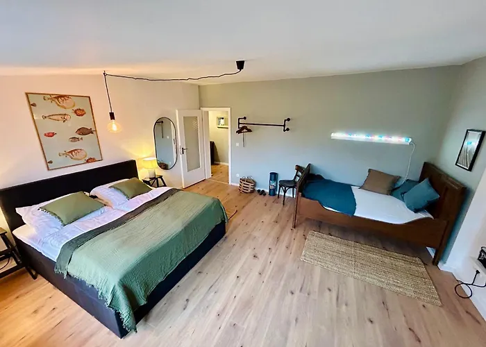 Feelslikehome - Urbane Altbauwohnung Mit Dachterasse& Parkplatz