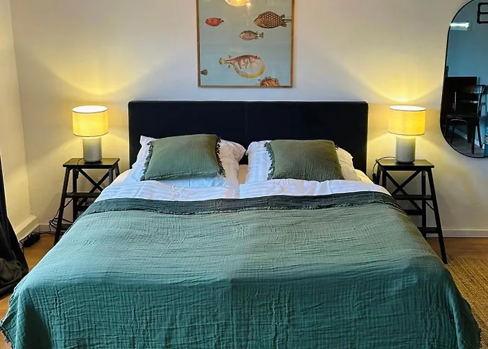 Feelslikehome - Urbane Altbauwohnung Mit Dachterasse& Parkplatz
