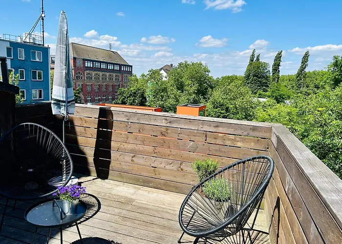Feelslikehome - Urbane Altbauwohnung Mit Dachterasse& Parkplatz
