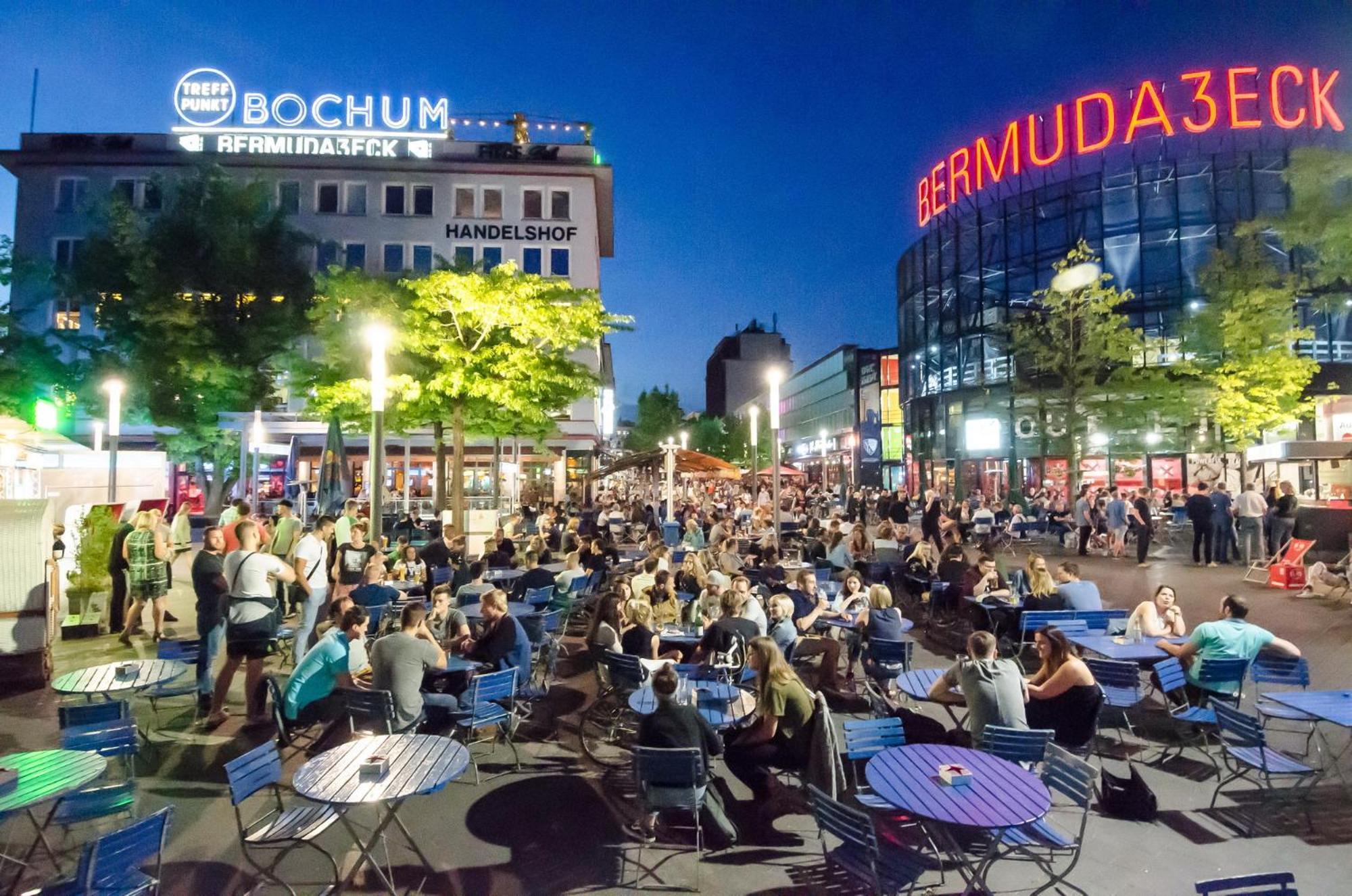 Feelslikehome - Urbane Altbauwohnung Mit Dachterasse& Parkplatz Bochum