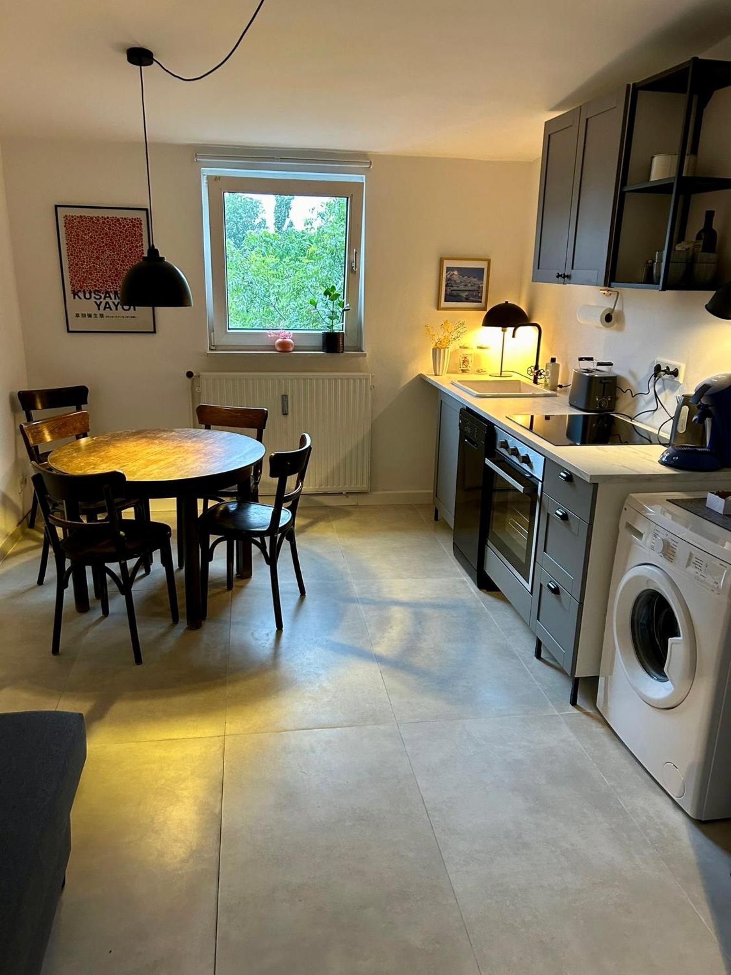 Apartment Feelslikehome - Urbane Altbauwohnung Mit Dachterasse& Parkplatz