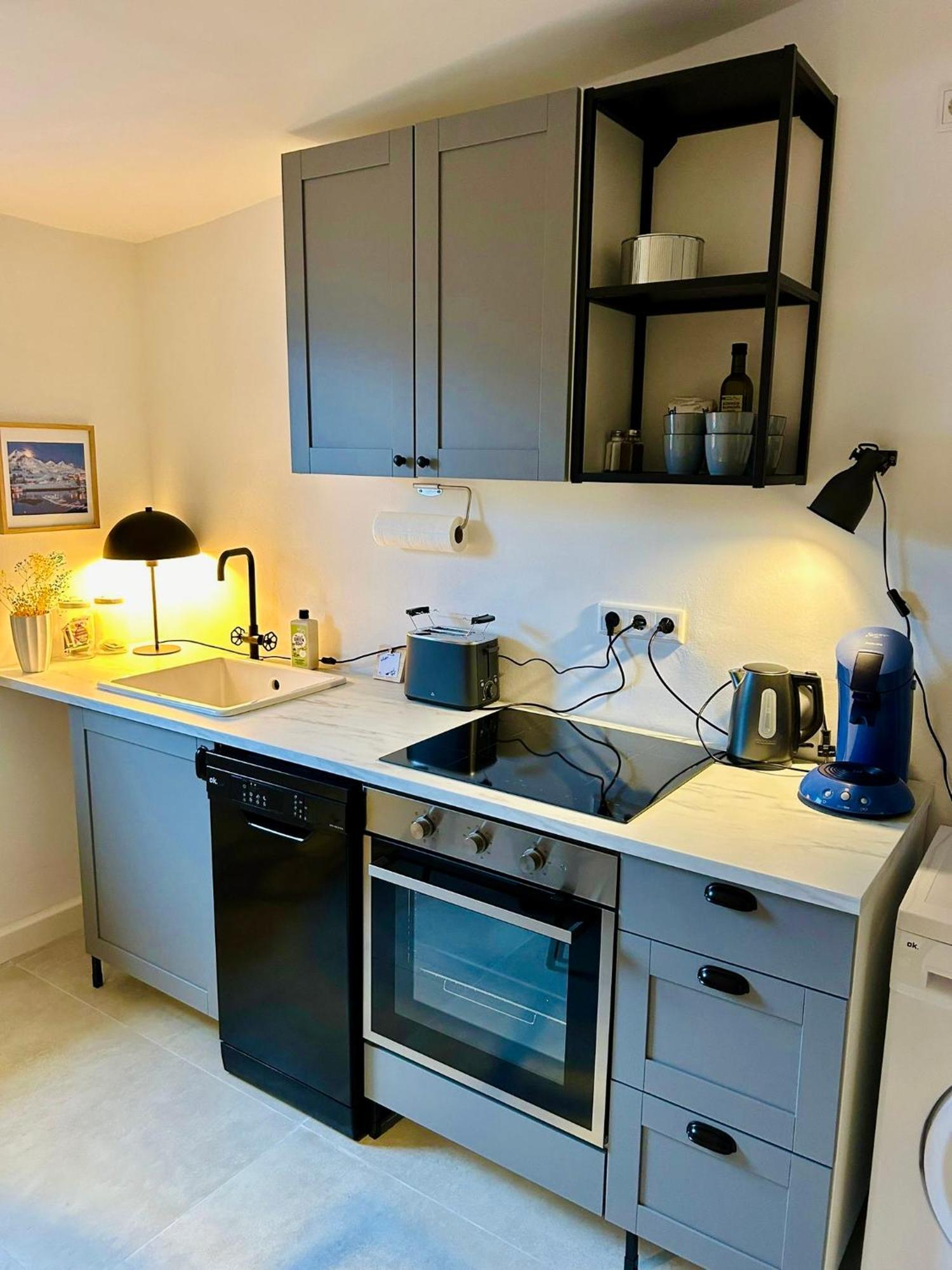 Feelslikehome - Urbane Altbauwohnung Mit Dachterasse& Parkplatz * Bochum