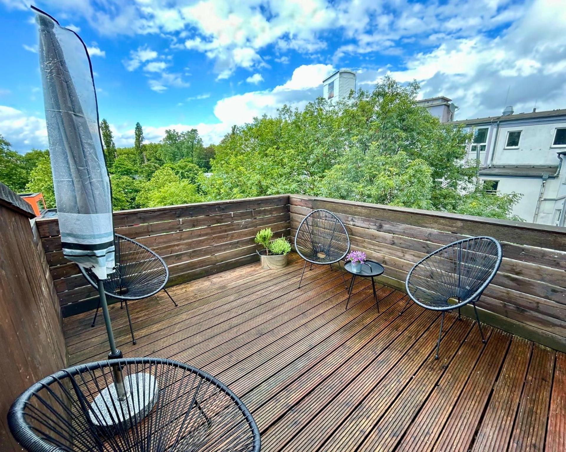 Feelslikehome - Urbane Altbauwohnung Mit Dachterasse& Parkplatz Apartment *