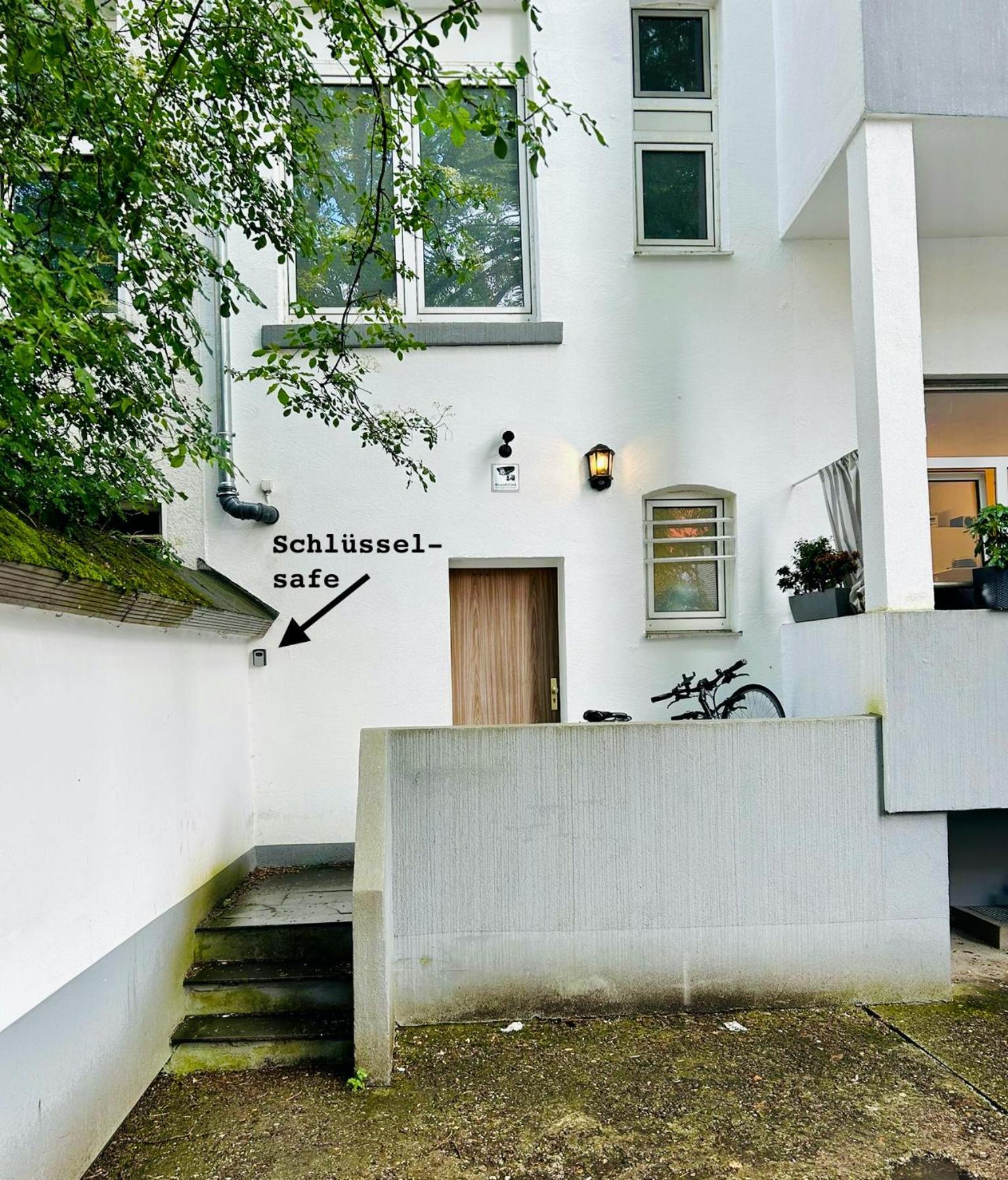 Feelslikehome - Urbane Altbauwohnung Mit Dachterasse& Parkplatz Apartment Bochum
