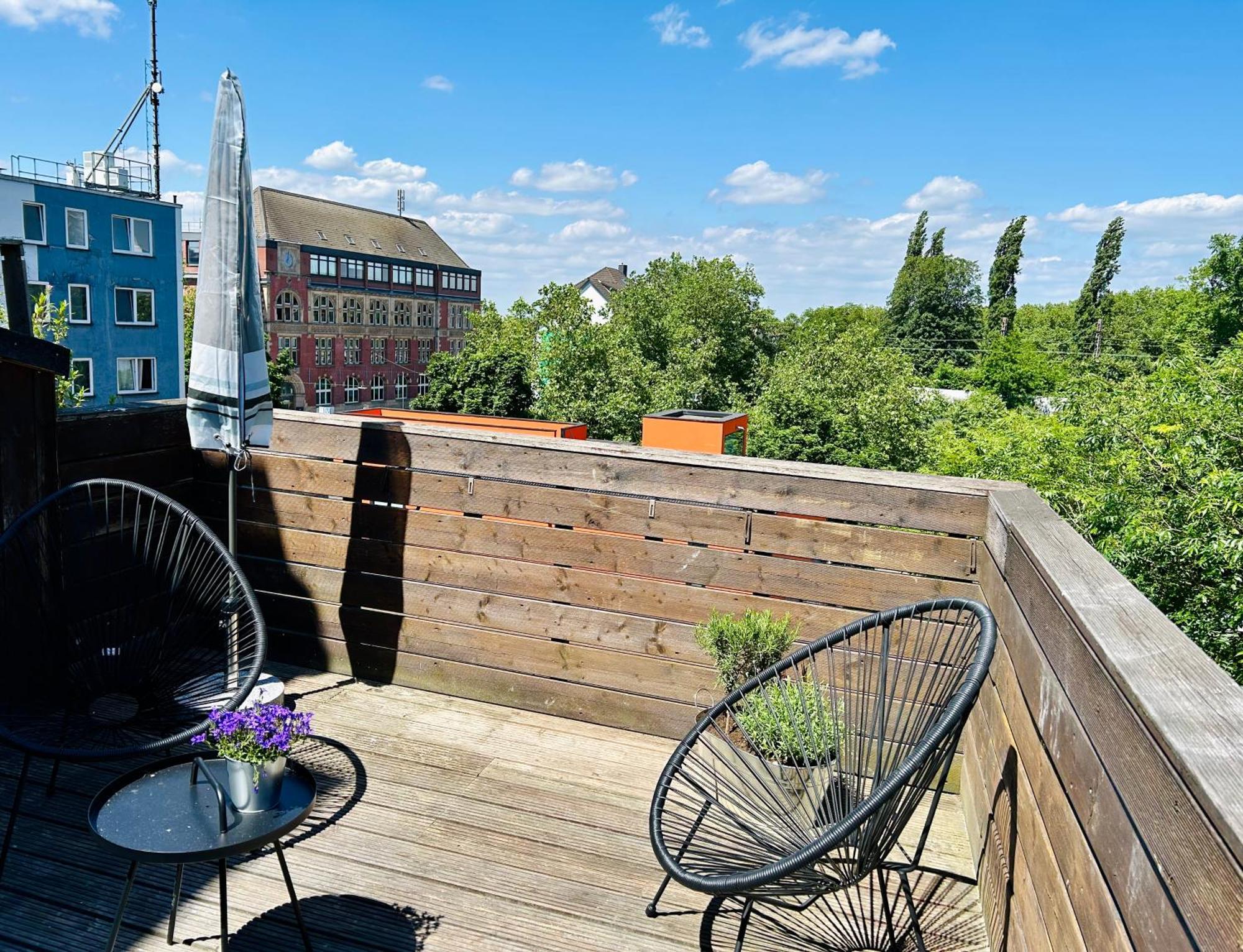 Feelslikehome - Urbane Altbauwohnung Mit Dachterasse& Parkplatz Apartment *